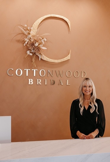 Photo of the showroom interior with the manager